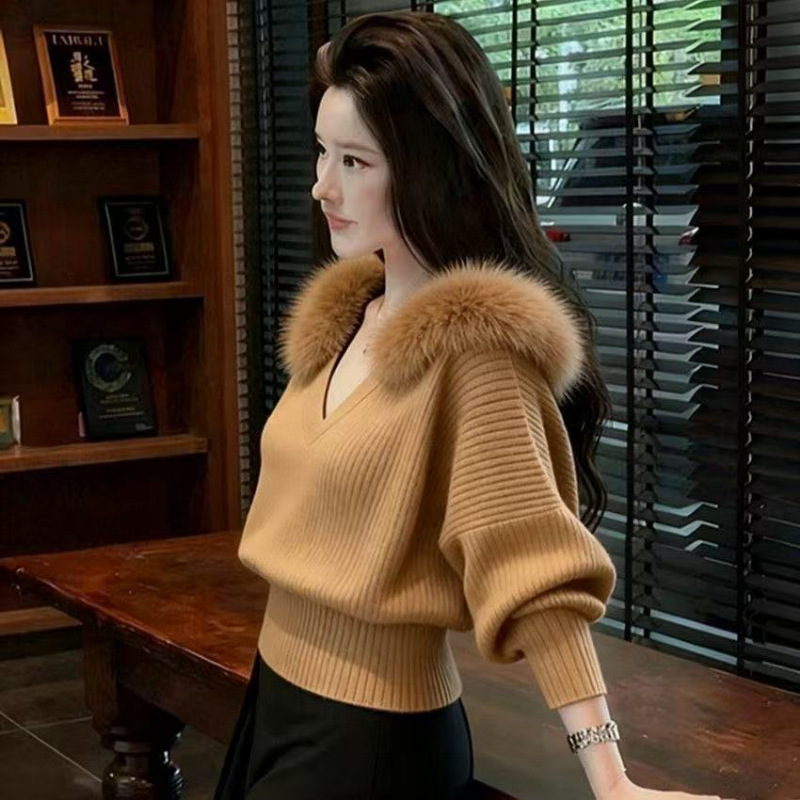 V-neck Fashionable Laid-back Fur-trimmed Sweater - Image 9