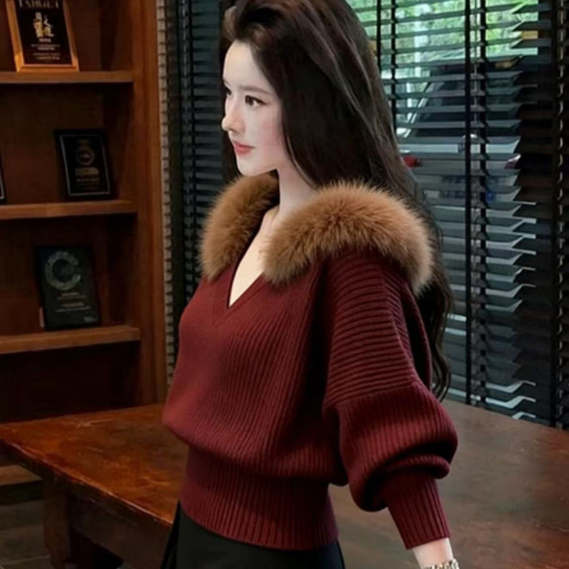 V-neck Fashionable Laid-back Fur-trimmed Sweater - Image 7
