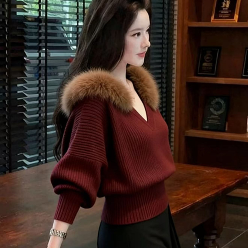 V-neck Fashionable Laid-back Fur-trimmed Sweater - Image 5